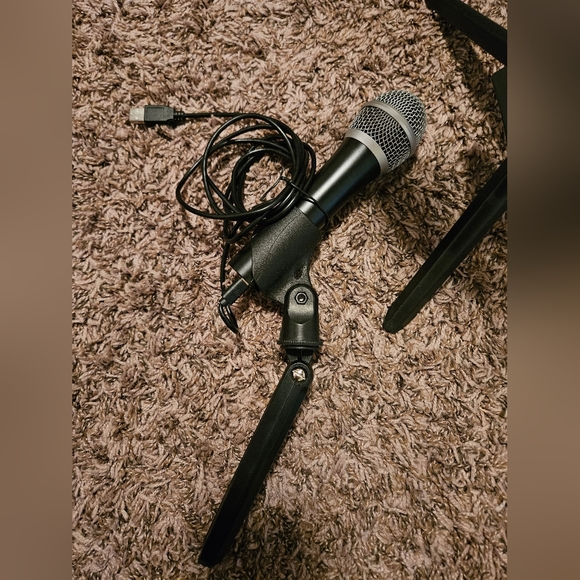 Table Microphone and Light - Picture 3 of 6